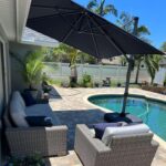 Square Cantilever Patio Umbrella, 360-Degree Rotating Offset Umbrella with Aluminum Frame